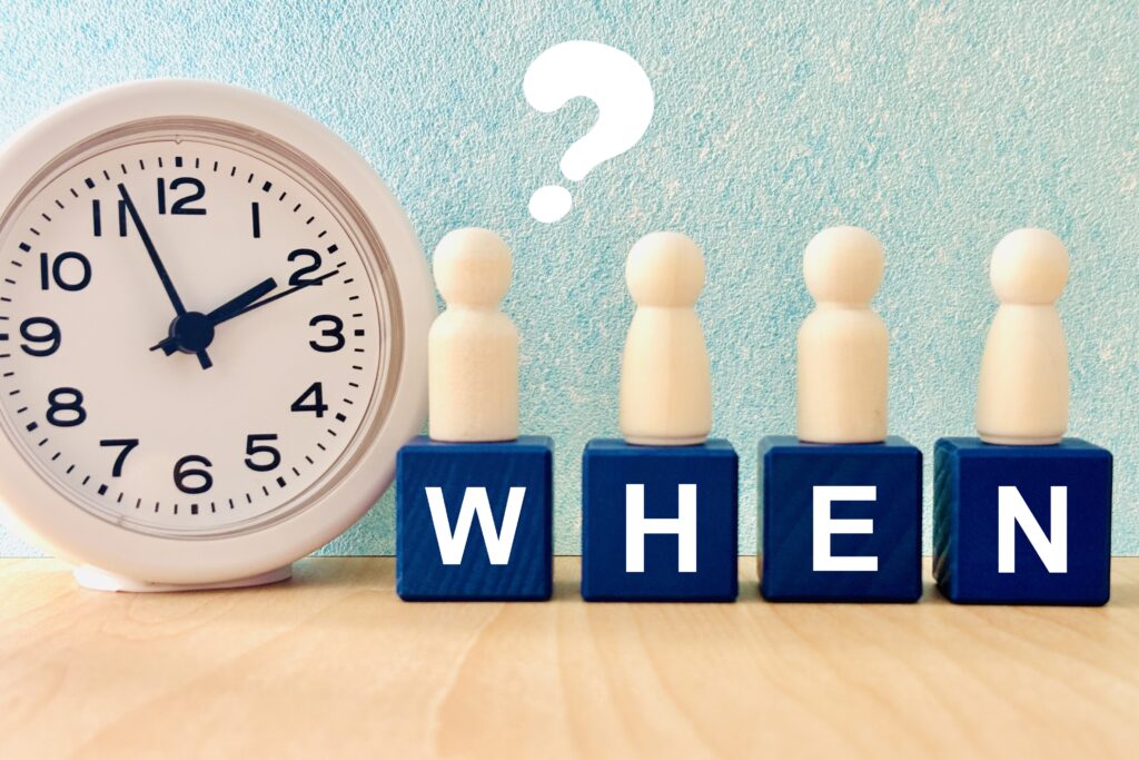 WHENと書かれた積木
